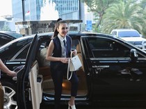 Momen Happy Sandra Dewi Dapat Rolls Royce dari Suami di Ultah ke-40