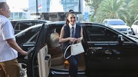 Dilihat dari detikOto, situs resmi Informasi Pajak Kendaraan Bermotor Provinsi Banten, Rolls Royce dengan pelat nomor berinisial Sandra Dewi itu telat pajak. Seharusnya pajak dibayarkan paling lambat pada 4 Maret 2024. Pajak Kendaraan Bermotor (PKB) per tahunnya yang harus dibayarkan sebesar Rp 99.786.300 dan SWDKLLJ Rp 143.000. Denda PKB sebesar Rp 1.995.700 dan denda SWDKLLJ sebesar Rp 35.000. Total pajak dan denda yang harus dibayarkan mencapai Rp 101.960.00. Foto: dok. Instagram Sandra Dewi