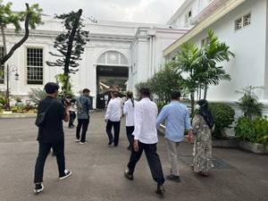 Relawan Jokowi Mulai Tiba di Istana Jelang Berbuka, Budi Arie hingga Noel