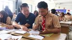 Semangat Siswa Sekolah Belajar Literasi Keuangan dan Kewirausahaan