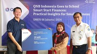 PT Bank QNB Indonesia Tbk kembali mengadakan program CSR bertajuk QNB Indonesia Goes to School di SMKN 66 Jakarta (27/3). Dalam kesempatan ini, Presiden Direktur PT Bank QNB Indonesia Tbk Haryanto Suganda secara simbolis menyerahkan donasi komputer yang diterima oleh Kepala SMKN 66 Jakarta Astuti. Inisiatif ini merupakan bagian dari komitmen Bank untuk mendukung sektor pendidikan di Indonesia.