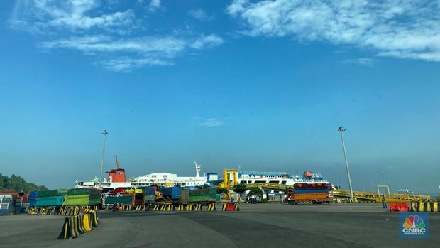 Situasi Pelabuhan Merak. CNBC Indonesia/Maikel Jefriando).