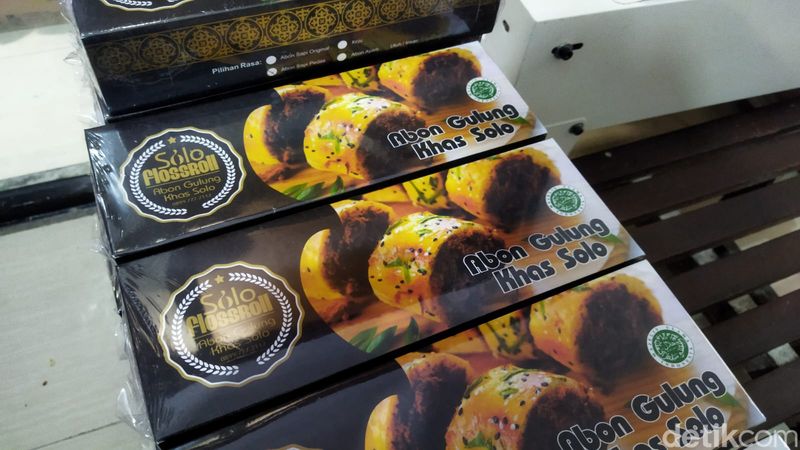 Solo Floss Roll, bolu gulung isian abon oleh-oleh khas Kota Solo, Senin (1/4/2024).