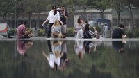Lokasi ini ramai dengan sejumlah wisatawan setiap harinya.