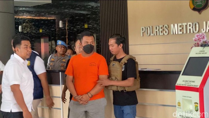 Tampang Michael Gomgom, driver taksi online yang menodong dan memeras penumpang wanita di Jakbar