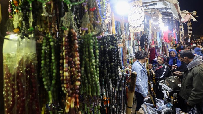 Sameh Saied, fixes a prayer bead at his shop in the Khan el-Khalili market, during the Muslim holy month of Ramadan, at al-Hussein district in old Islamic Cairo, Egypt March 23, 2024. REUTERS/Amr Abdallah Dalsh
