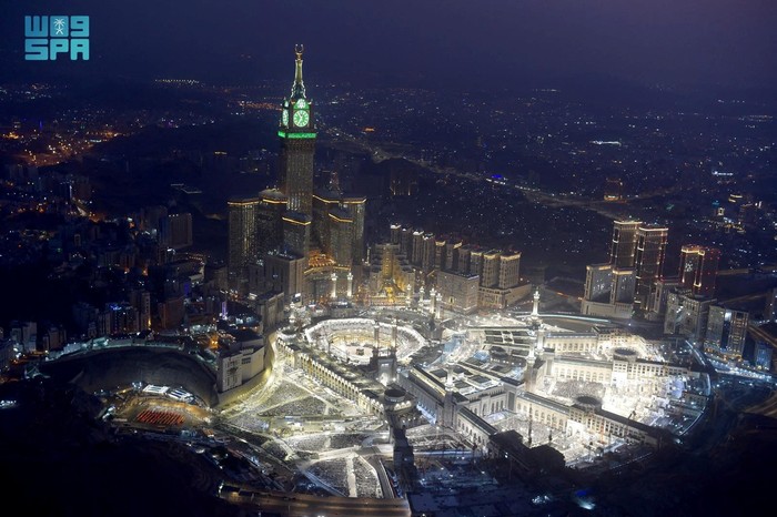 General view of muslims performing evening prayers at the Grand Mosque during the holy month of Ramadan, in the holy city of Mecca, Saudi Arabia, March 31, 2024. Saudi Press Agency/Handout via REUTERS ATTENTION EDITORS - THIS PICTURE WAS PROVIDED BY A THIRD PARTY