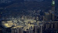 Selain itu, Masjidil Haram memiliki lebih dari 1.000 unit lampu LED yang tersebar di seluruh lokasi. Unit-unit ini terhubung ke stasiun kontrol khusus dengan teknologi penerangan, kontrol, dan densitas terkini.