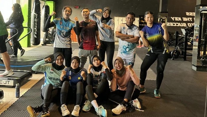 Tim voli putri DIY di sela-sela latihan. Foto diunggah Senin (1/4/2024).