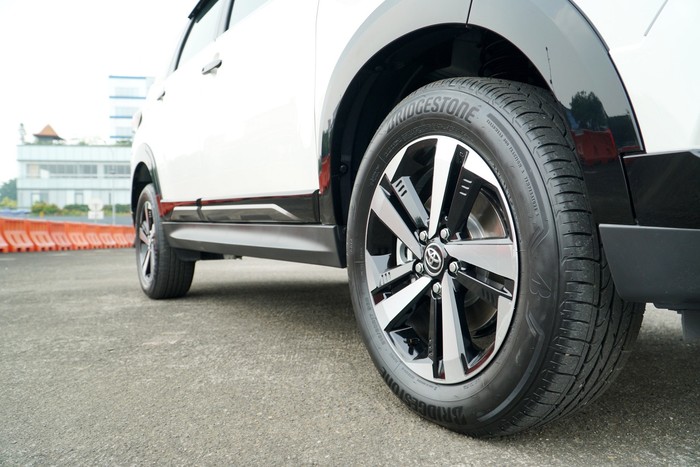 Pilihan Mobil Penggerak Roda Belakang Harga Rp 200 Jutaan