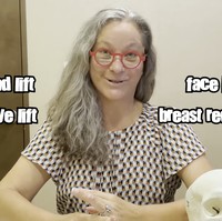 Beberapa hal yang ingin diperbaikinya adalah kulit yang menggelambir di area leher dan rahang juga payudara yang turun.  Foto: YouTube BRAUN Plastic Surgery Korea