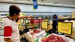 Warga Berburu Buah dan Menu Berbuka di Mal