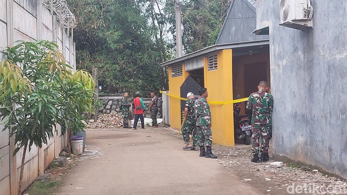 Warga dekat gudang amunisi daerah (gudmurah) milik Kodam Jaya sudah kembali ke rumah masing-masing. Namun, masih ada 8 rumah yang belum bisa ditempati. (M Sholihin/detikcom)