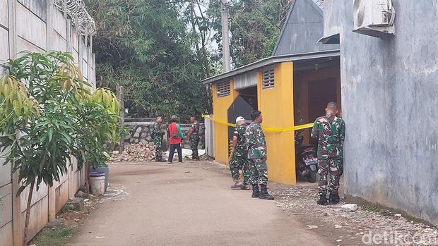 Warga dekat gudang amunisi daerah (gudmurah) milik Kodam Jaya sudah kembali ke rumah masing-masing. Namun, masih ada 8 rumah yang belum bisa ditempati. (M Sholihin/detikcom)