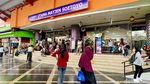 Warga Ramai-ramai Berburu Baju Lebaran di Pusat Grosir Cililitan