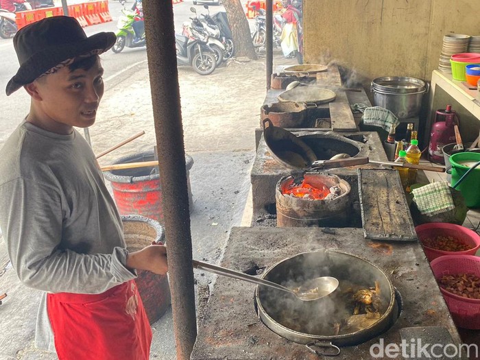 Warung Sate Kambing Pak Manto, Kota Solo, Senin (1/4/2024).