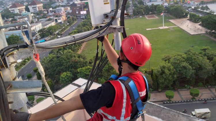 XL Axiata Siap Hadapi Lonjakan Trafik Jelang Lebaran XL Axiata menyiapkan jaringan guna melayani dan menjaga kenyamanan pelanggan selama libur panjang Lebaran. Diprediksi, trafik layanan XL Axiata akan meningkat sekitar 10% - 20% dibandingkan hari biasa.