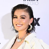 Agnez Mo tampil dengan makeup glaze skin yang menonjolkan kulit sehatnya.  Foto: Getty Images for iHeartRadio/Kevin Mazur