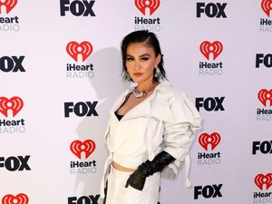 Gaya Agnez Mo di iHeartRadio Music Awards 2024 Los Angeles