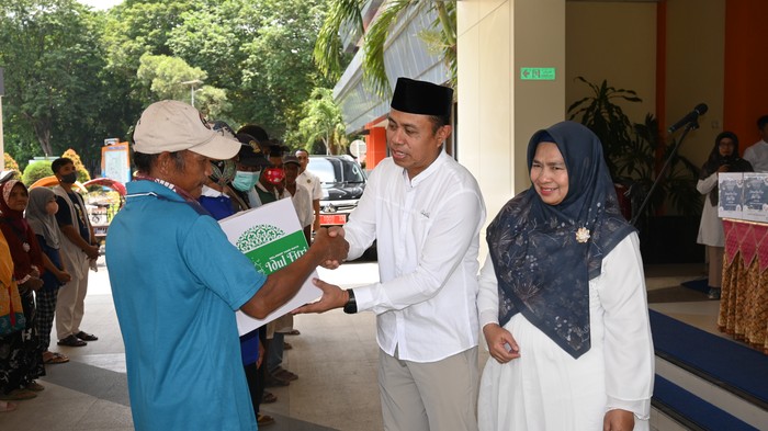 Aksi PPSDM Migas Bagi-bagi Bingkisan ke OB-Tukang Becak di Blora