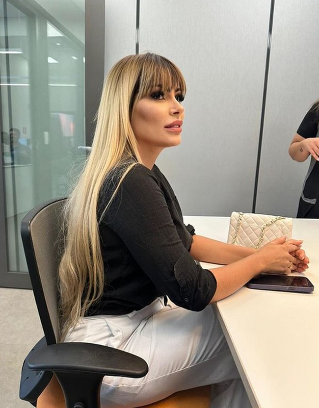 Ana Akiva adalah mantan pastor asal Brasil yang memilih jalan kehidupan lain. Dia berhenti menjadi pastor dan beralih menjadi model dewasa. Foto: dok. Instagram @anaakivaa