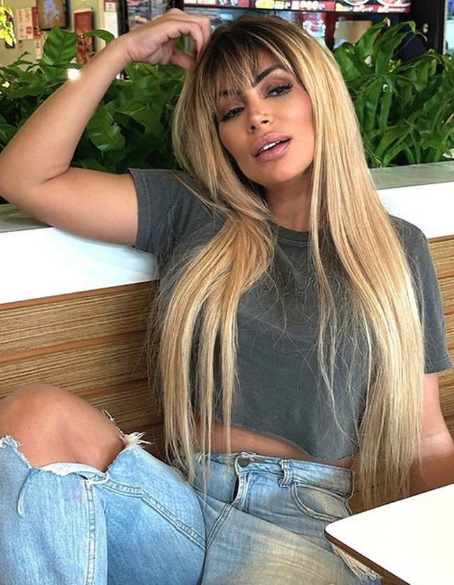 Ana menyebut bahwa sejumlah jamaahnya bahkan langganan konten OnlyFans-nya. Ia juga mengklaim  beberapa orang memilih untuk keluar dari gereja setelah Ana tidak lagi berkhotbah di gereja tersebut. Foto: dok. Instagram @anaakivaa