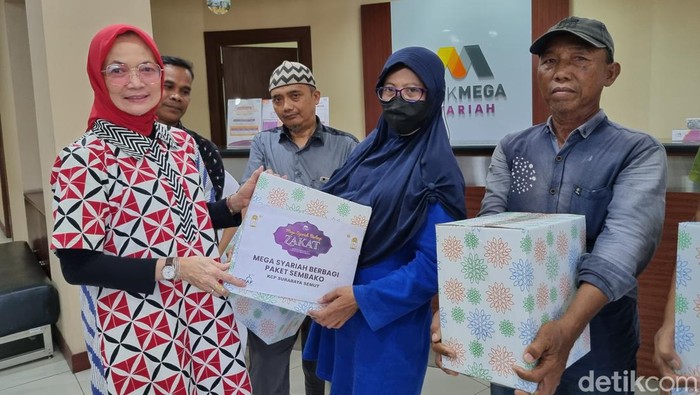 Bank Mega Syariah Surabaya berbagi