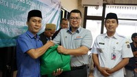 Dharma juga menambahkan pada bulan Februari yang lalu PT JIEP telah salurkan sebanyak 2.000 paket sembako murah yang bekerjasama dengan Pemerintah Provinsi DKI Jakarta untuk pemenuhan kebutuhan pokok masyarakat jelang datangnya bulan Ramadan tahun 2024 dan diselenggarakan kembali pada awal Ramadan penyaluran sebanyak 1.000 paket sembako murah untuk Masyarakat di sekitar Kawasan Industri Pulogadung dan juga penyaluran 300 paket sembako gratis untuk Masyarakat Kelurahan Jatinegara dan Kecamatan Cakung.