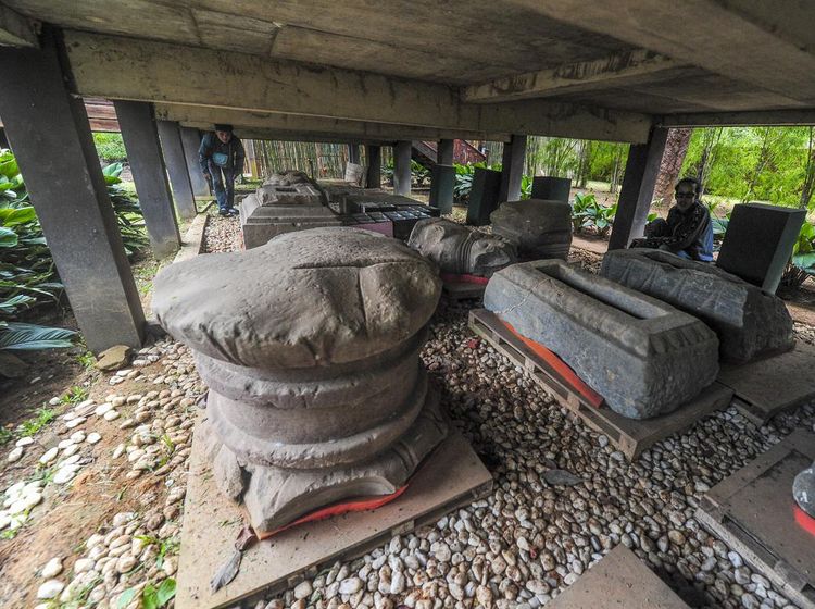Belasan Benda Purbakala Candi Muara Jambi Terlantar