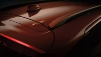 Detail lain yang bisa diketahui adalah, adanya fitur antena shark fin, roof rail untuk dudukan roof box, serta garis lampu LED panjang di pintu bagasi belakang. Foto: Carscoops