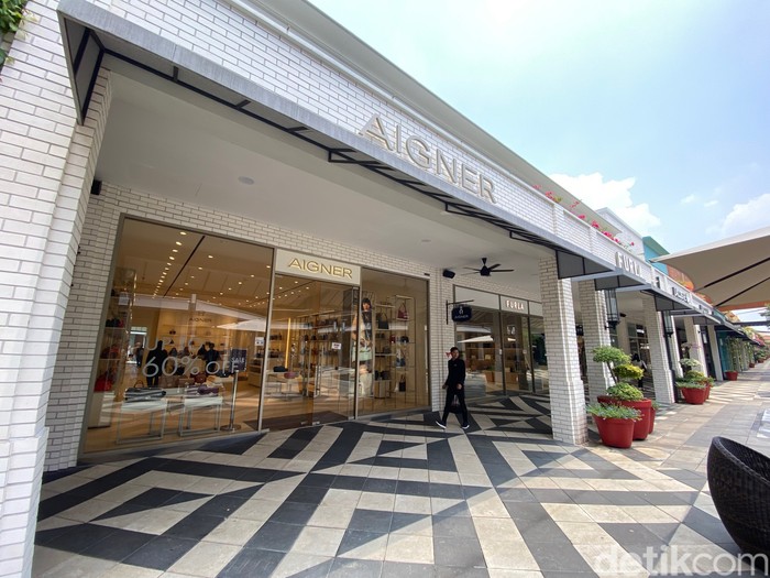 Butik Aigner Summarecon Villagio Outlets