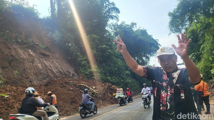 Cerita Abah Edi Lolos Dari Timbunan Longsor di Jalan Raya Sukabumi - Bogor