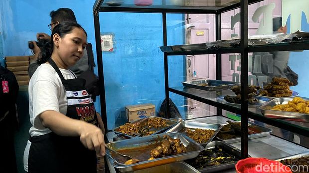 Cerita Siti Susanti pengusaha warung nasi yang sukses di Bandung.
