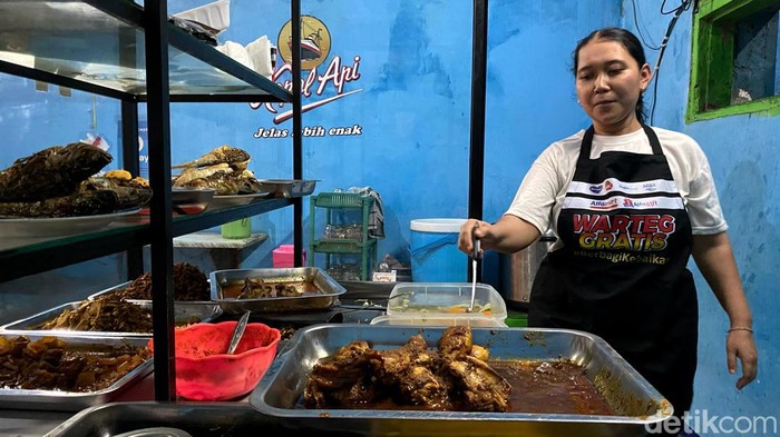 Cerita Siti Susanti pengusaha warung nasi yang sukses di Bandung.