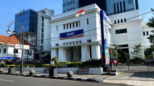 Cerita Siti Susanti pengusaha warung nasi yang sukses di Bandung.