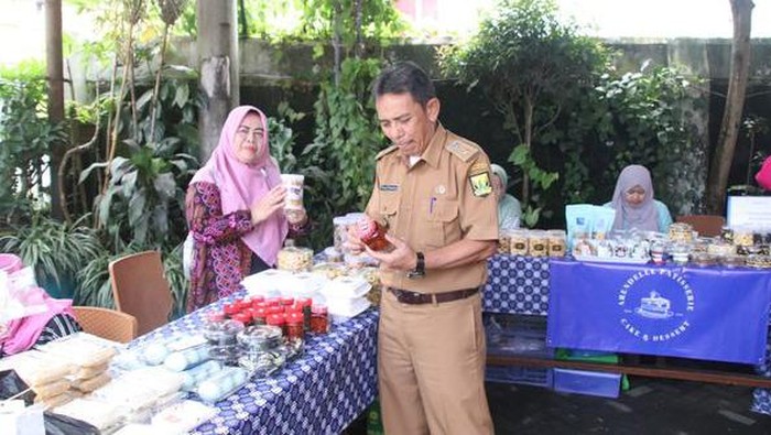 Desa Pasirhalang menggelar bazar Ramadan.