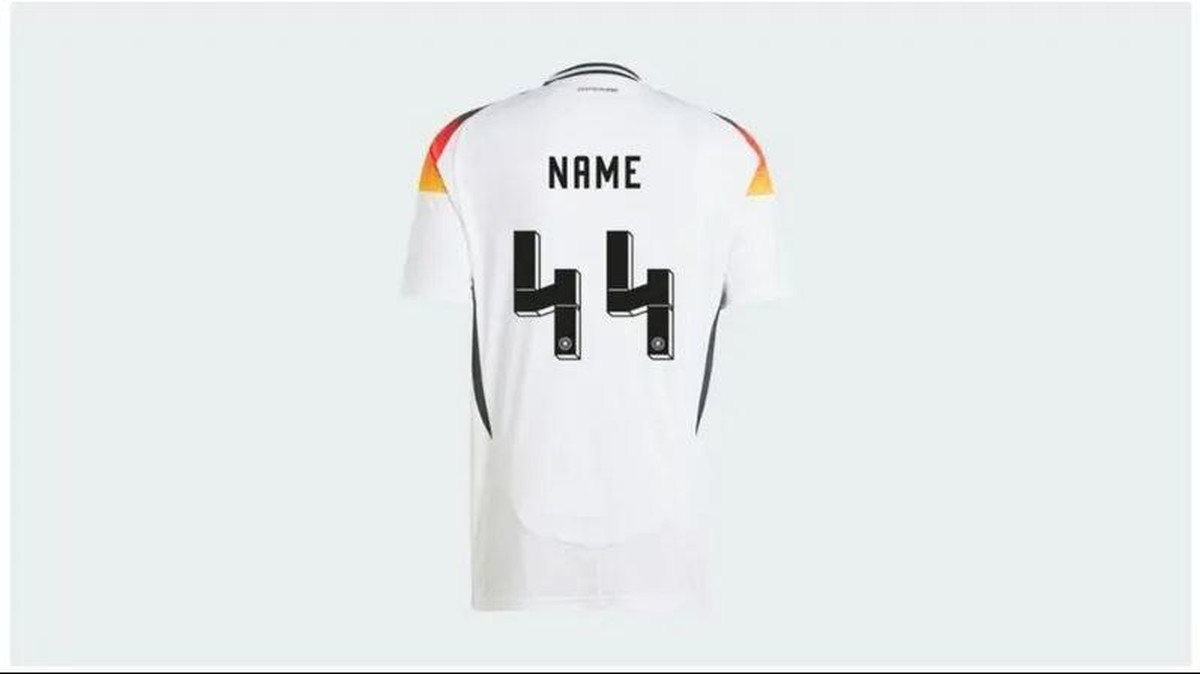Desain angka 44 di jersey Timnas Jerman yang dipermasalahkan publik. Foto: Dok. Adidas