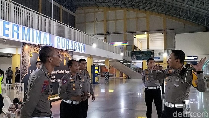 Dirlantas Polda Jatim Cek Kesiapan Sarana Terminal Purabaya