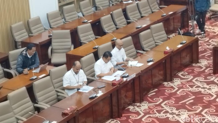 Dirut PT Timah Rapat di Komisi VI DPR