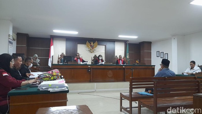 Eks Pimwil Perum Bulog Kanwil Sulsel dan Sulbar, Bahtiar menjadi saksi di sidang lanjutan kasus dugaan korupsi jual beli beras Bulog Parepare dengan kerugian negara Rp 1,7 miliar. Andi Audia Faiza Nazli Irfan/detikSulsel