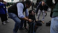 Tiga orang dilaporkan terkena luka tembak saat tragedi tersebut.