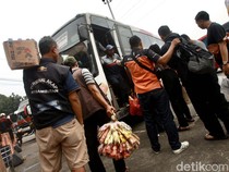 H-8 Lebaran, Terminal Kampung Rambutan Mulai Ramai Pemudik