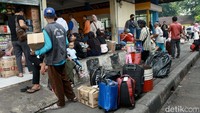 Meski ramai, situasi arus mudik di terminal Kampung Rambutan terpantau masih terkendali.  
