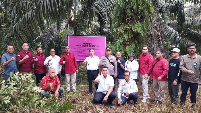 Jaksa Sita Rumah dan Kebun Sawit 0,49 Hektare Milik Terpidana Jono Pinem di Kalbar