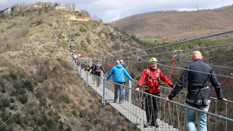 Jembatan gantung ponte tibetano Italia
