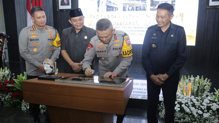 Kapolda Jatim resmikan 3 gedung baru di Polresta Malang Kota