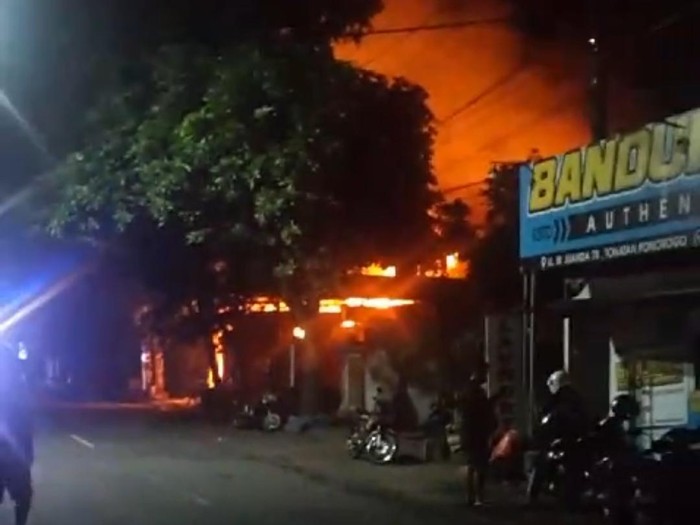 Kebakaran toko kelontong di Ponorogo