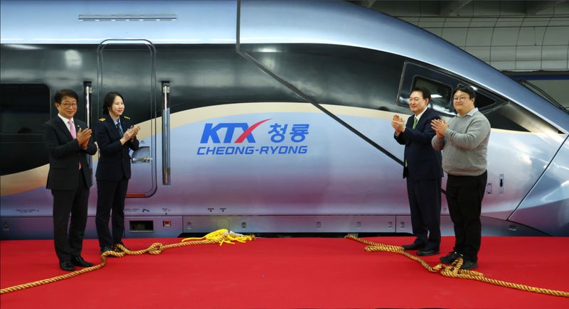 Kereta peluru Korea Selatan baru KTX Cheong-ryong Kereta peluru Korea Selatan baru KTX Cheong-ryong.