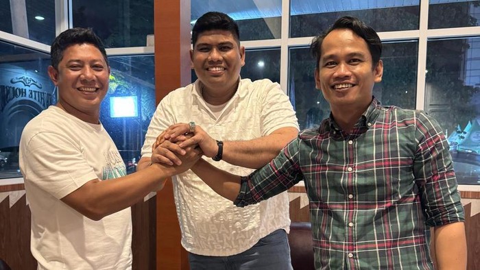 Ketua Bappilu Gerindra Sulsel Harmansyah (kanan) bersama  2 Wakil Ketua DPD Gerindra Sulsel Najmuddin (kiri) dan Andi Anhar Rahman (tengah) saat bertemu di salah satu kafe di Makassar beberapa waktu lalu.