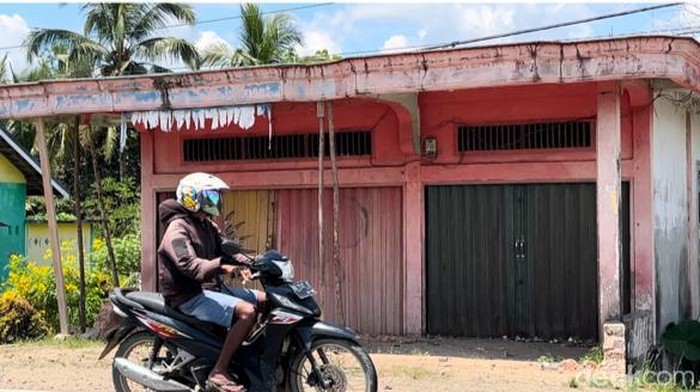 Kios yang ditabrak dokter usai dikejar dan dituduh maling di Jambi.